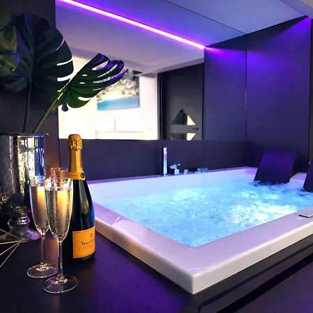Lux- Spanish Steps 60A Exclusive Suite Apartment-2
